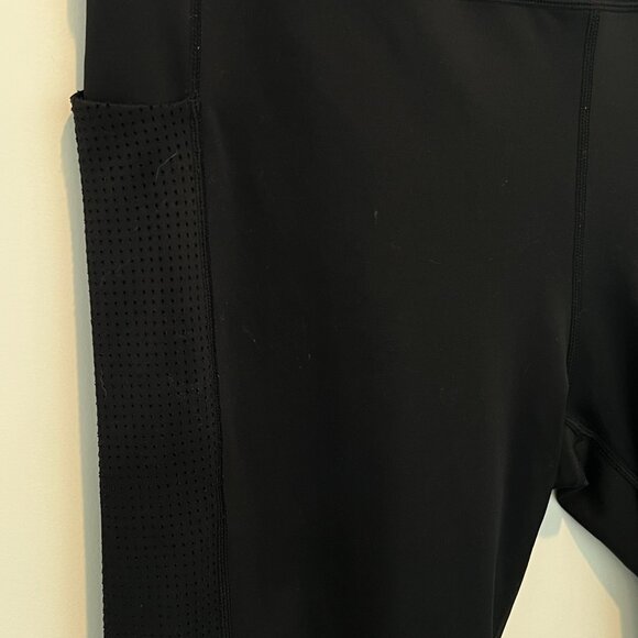 Ray Pose Capri Leggings - Picture 2 of 6